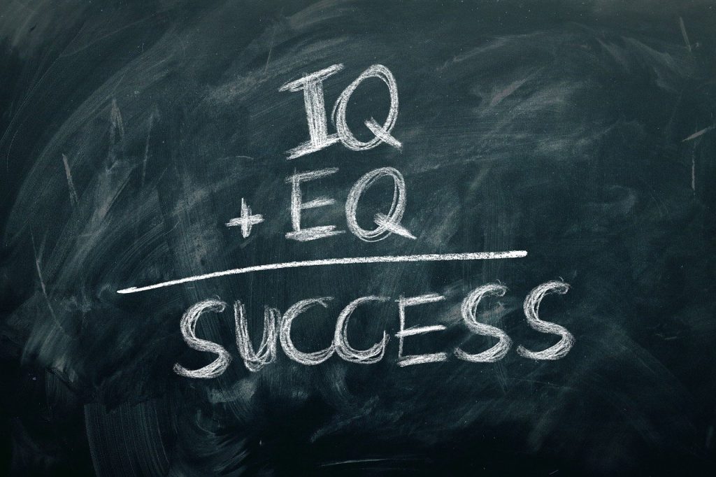 découvrez ce qu'est l'intelligence émotionnelle, son importance dans la vie professionnelle et personnelle, et comment la développer pour améliorer vos relations et votre bien-être au quotidien.
